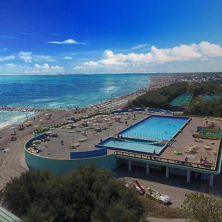 Happy Camp Mobile Homes In Camping Village Rosapineta Rosolina Mare Exterior foto