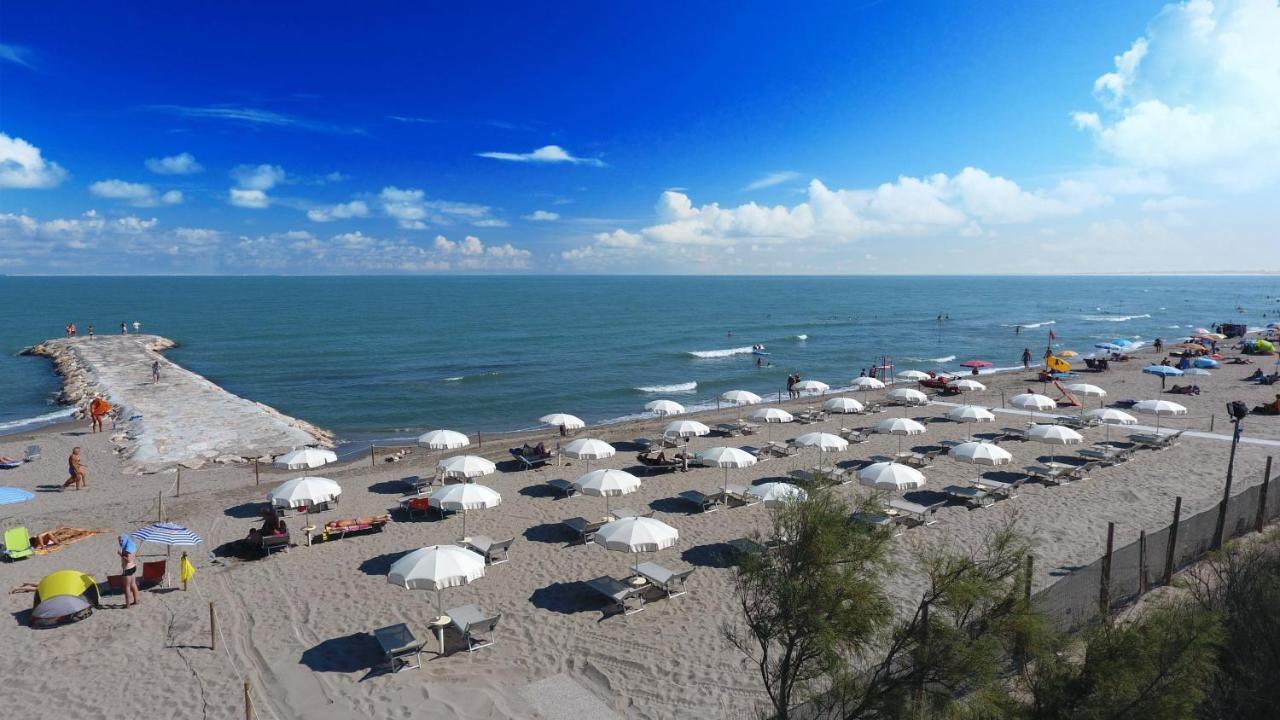 Happy Camp Mobile Homes In Camping Village Rosapineta Rosolina Mare Exterior foto