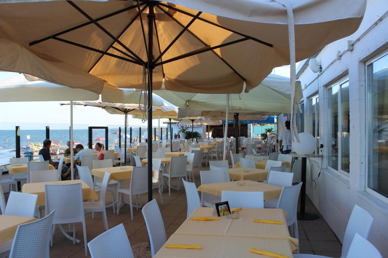 Happy Camp Mobile Homes In Camping Village Rosapineta Rosolina Mare Exterior foto
